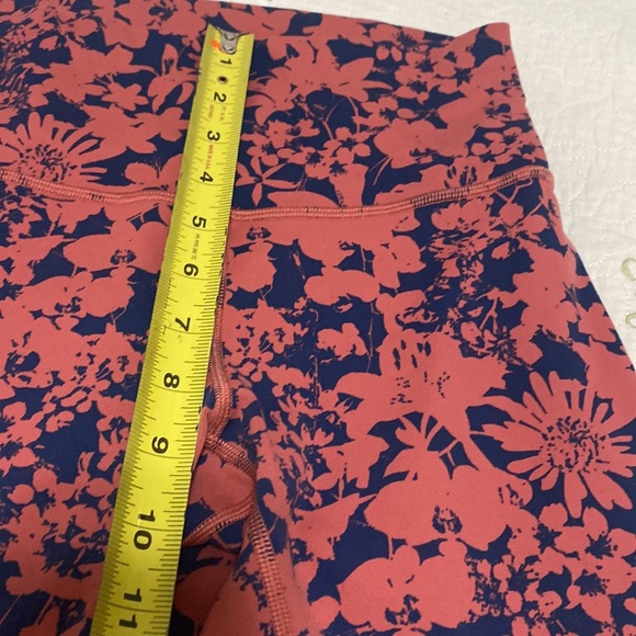 Lululemon Final Lap Crop *23 sz 6 Floral Efflorescent Dark Canyon Onyx Blue - Picture 11 of 12